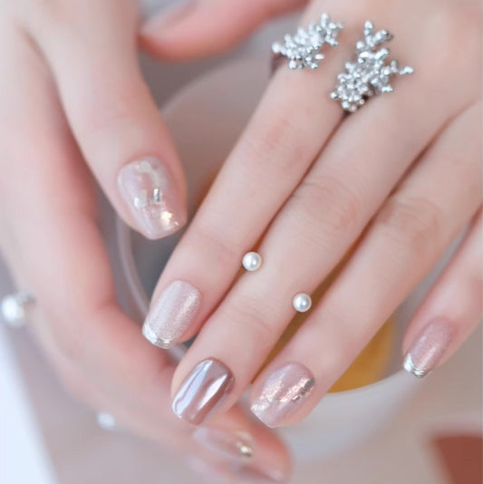 Deslumbrante | Uñas de invierno estilo ojo de gato