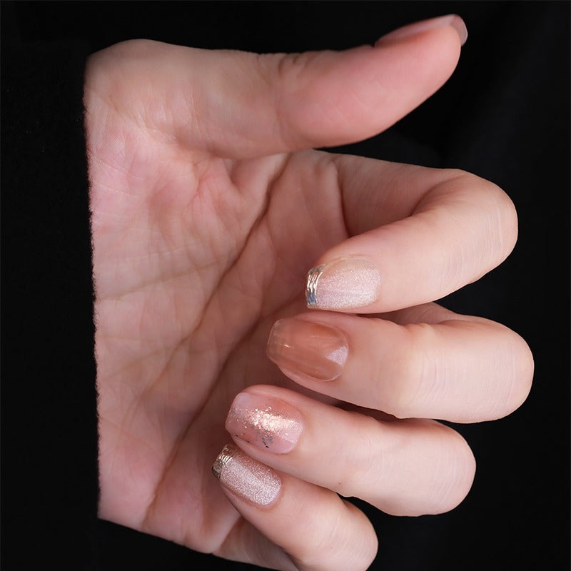 Deslumbrante | Uñas de invierno estilo ojo de gato