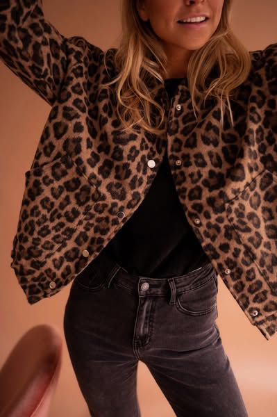 Deslumbra | La chaqueta bomber de leopardo