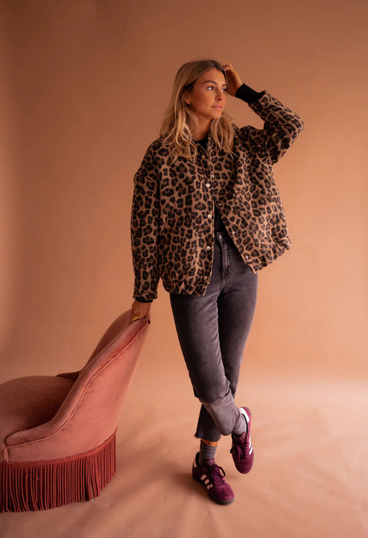 Deslumbra | La chaqueta bomber de leopardo