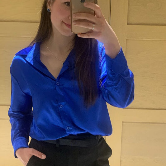 Brilla con luz propia | Blusa de satén de manga larga para mujer