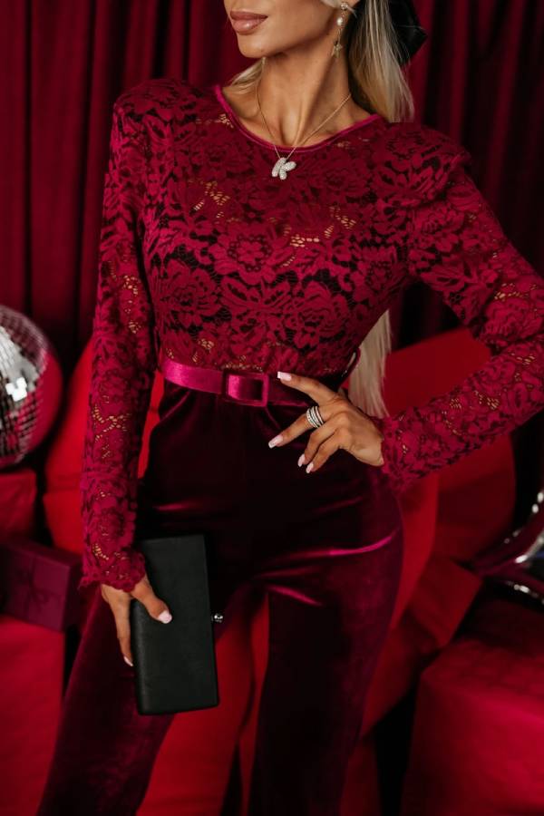 Deslumbra | Mono elástico de manga larga con cinturón, estampado patchwork de encaje y terciopelo