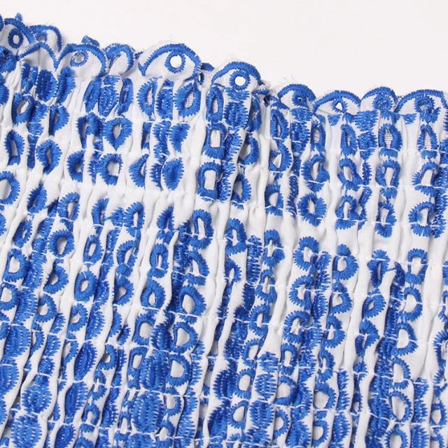 Deslumbra | Minivestido bandeau fruncido con estampado paisley azul