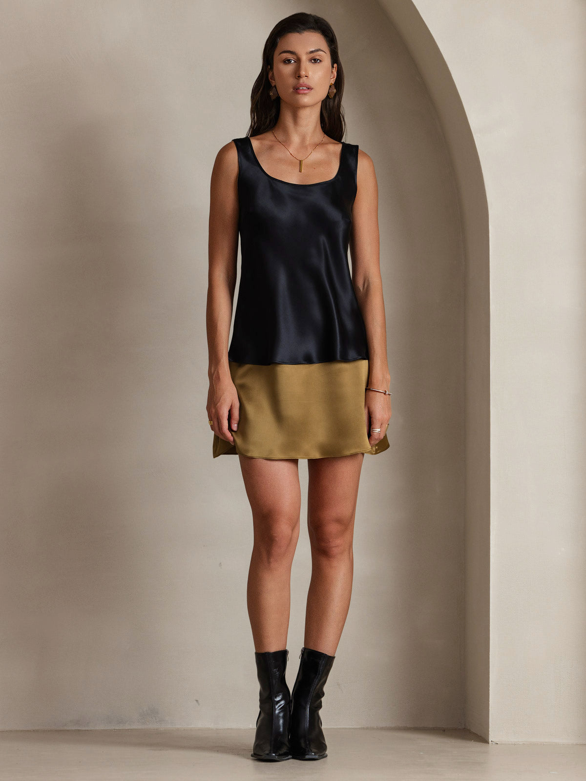 Deslumbra | Top de tirantes de seda con escote redondo