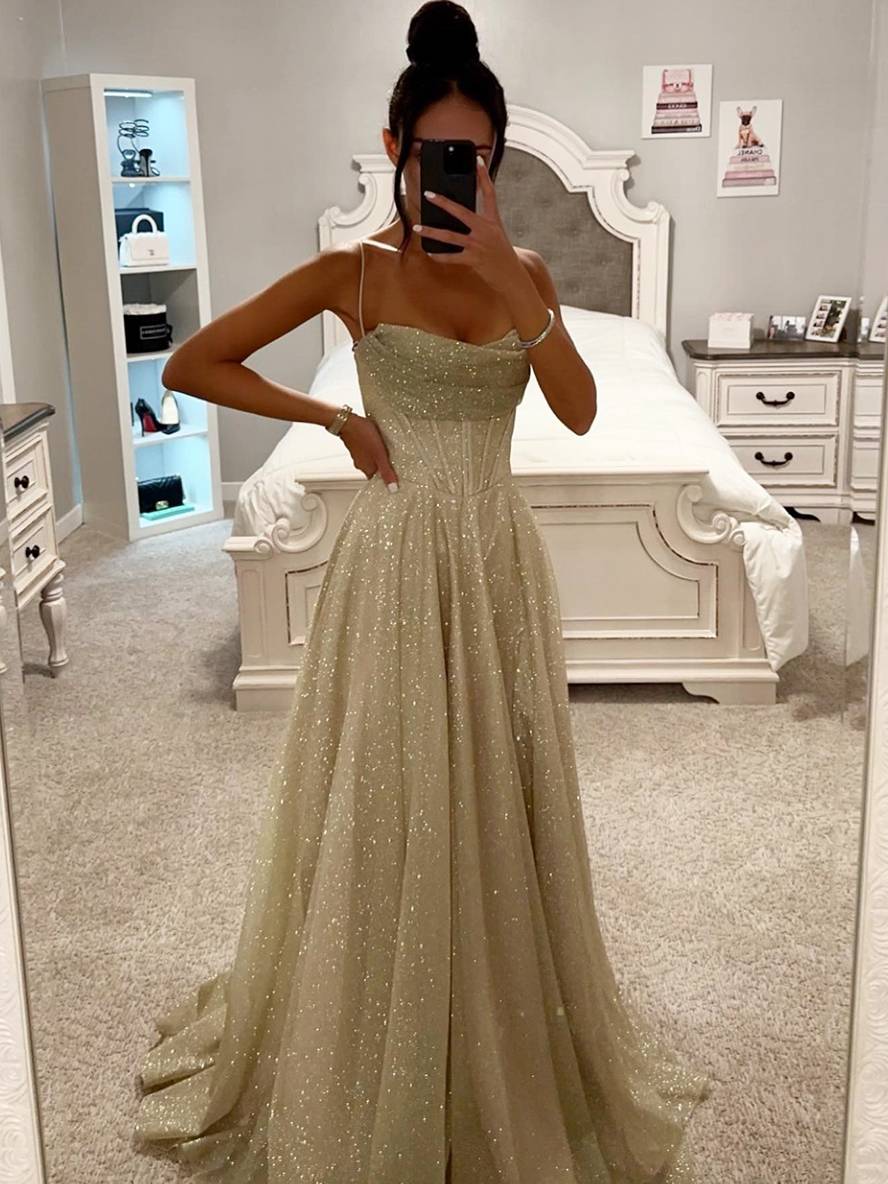 Deslumbra | Vestido largo bronceado con prendas finas sin mangas para damas en ceremonias nocturnas 