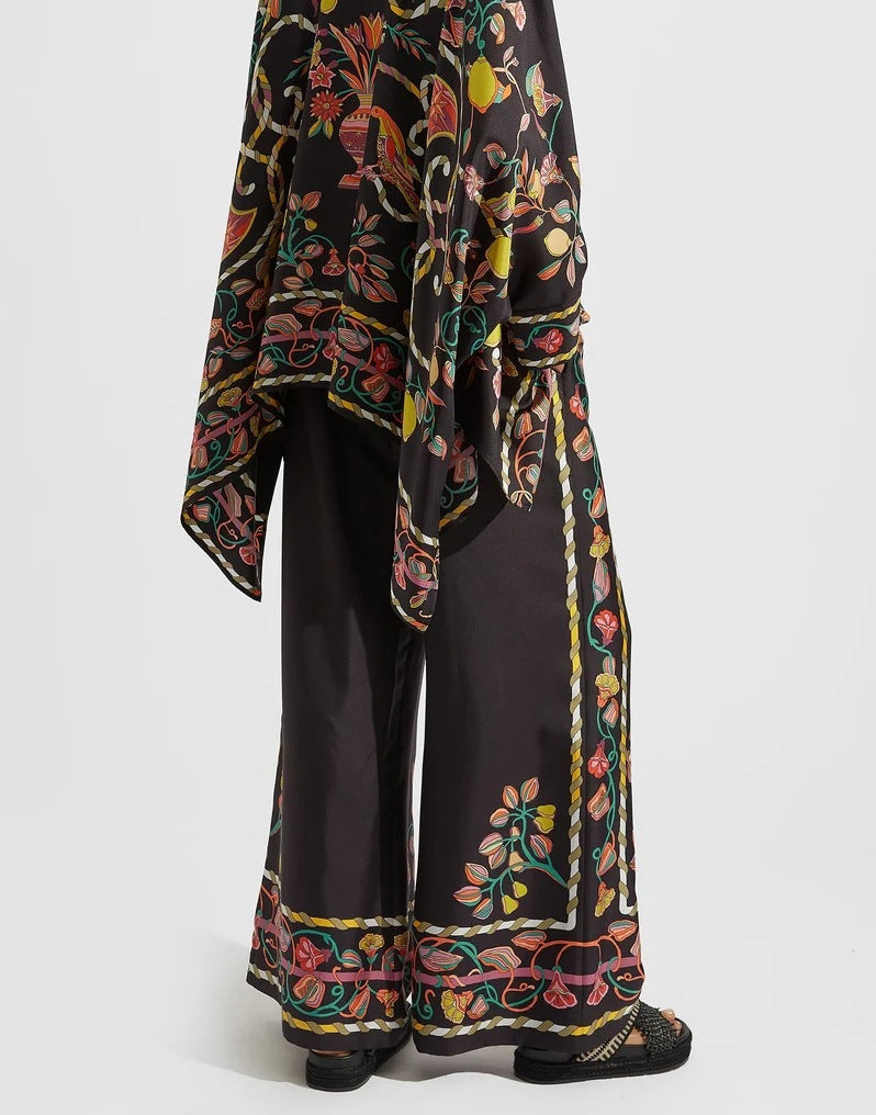 Deslumbra | Conjunto de blusa y pantalón con cuello alto 