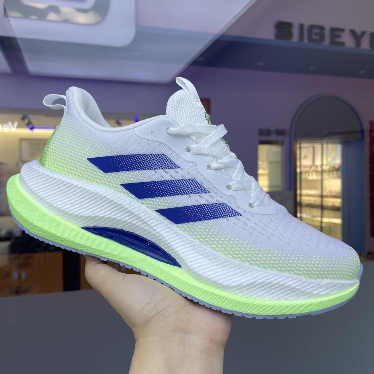 Brilla con luz propia | Zapatillas de running de alto rendimiento para mujer con amortiguación reactiva