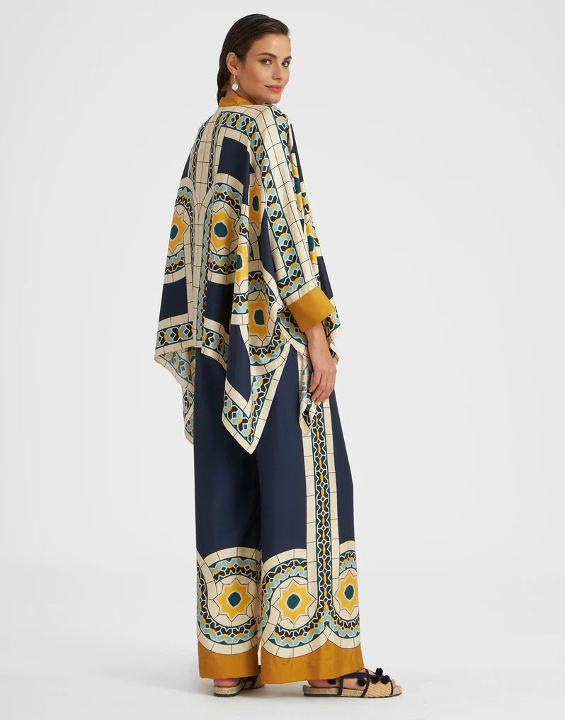 Deslumbra | Conjunto de blusa y pantalón con cuello alto 