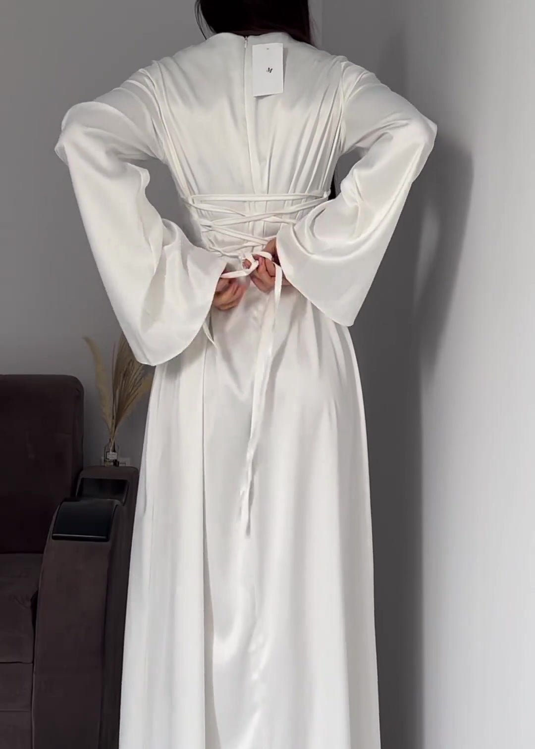 Deslumbra | Vestido largo de satén de manga larga