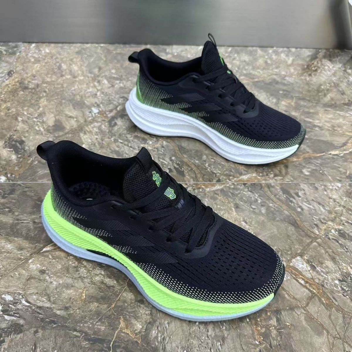 Brilla con luz propia | Zapatillas de running de alto rendimiento para mujer con amortiguación reactiva