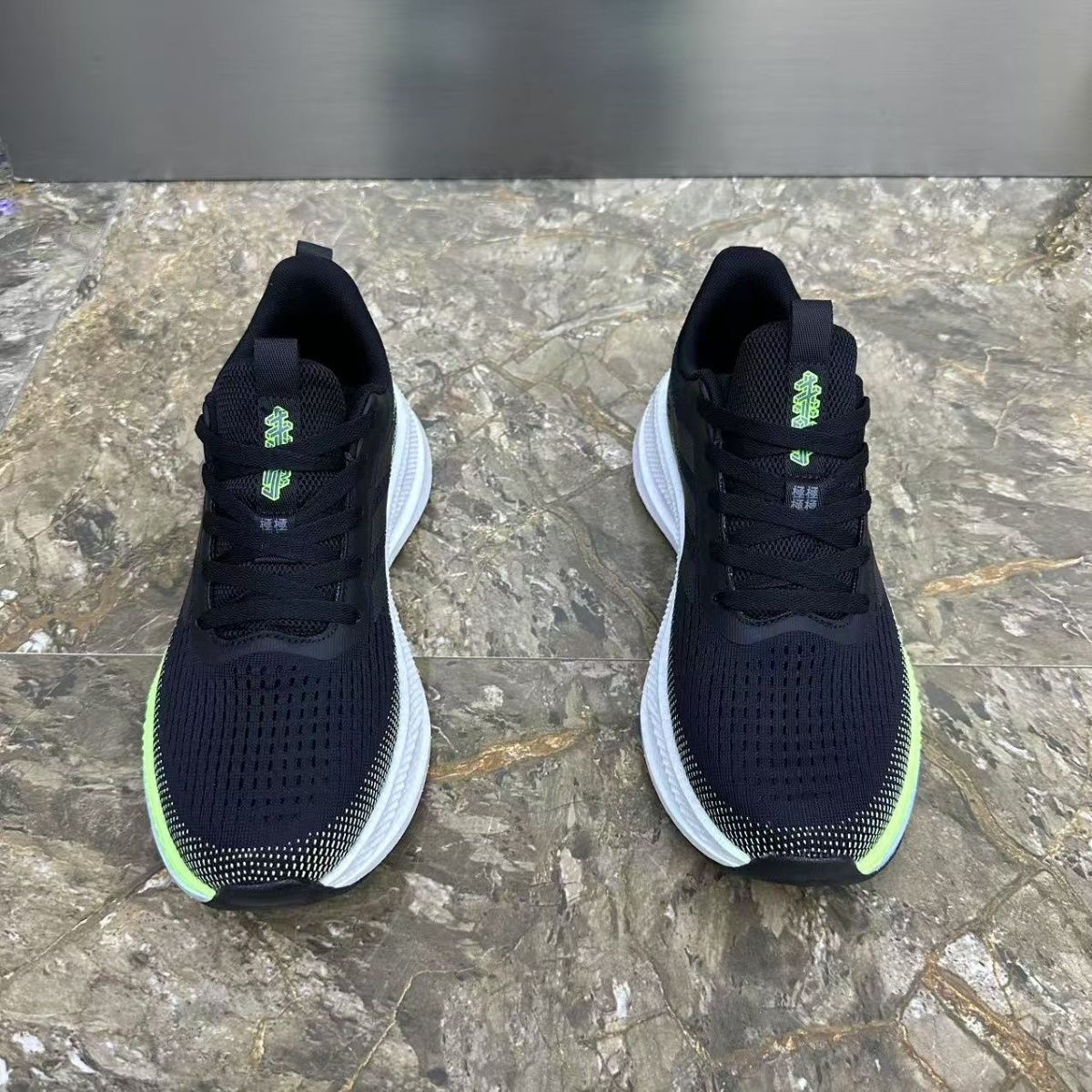 Brilla con luz propia | Zapatillas de running de alto rendimiento para mujer con amortiguación reactiva