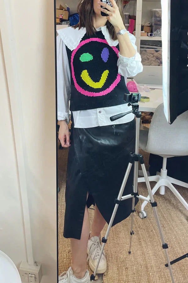 Brilla con luz propia | Camiseta sin mangas holgada y versátil con estampado único de carita feliz 