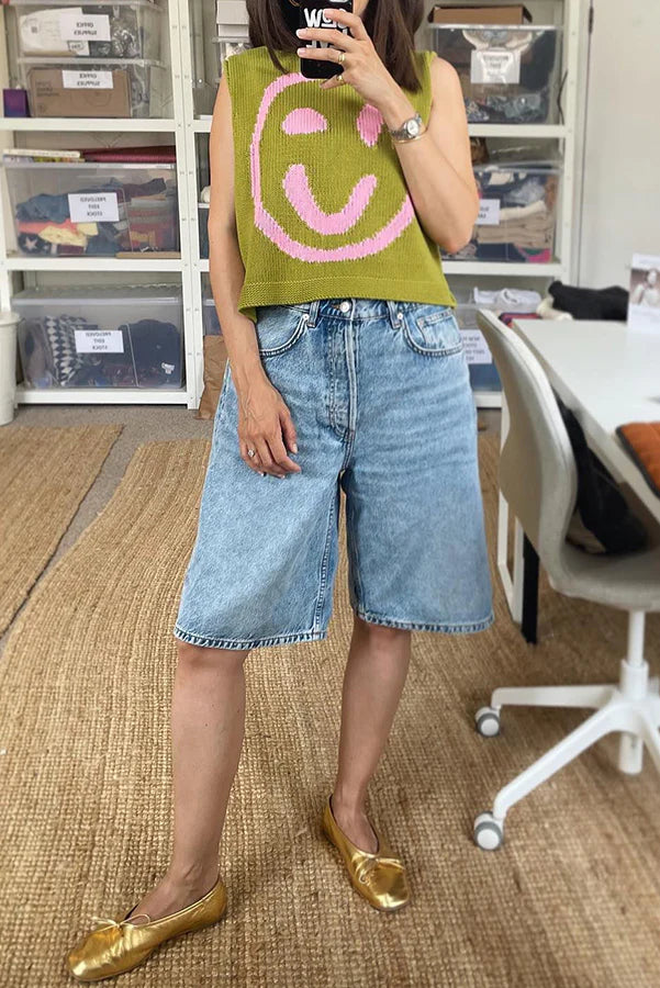 Brilla con luz propia | Camiseta sin mangas holgada y versátil con estampado único de carita feliz 