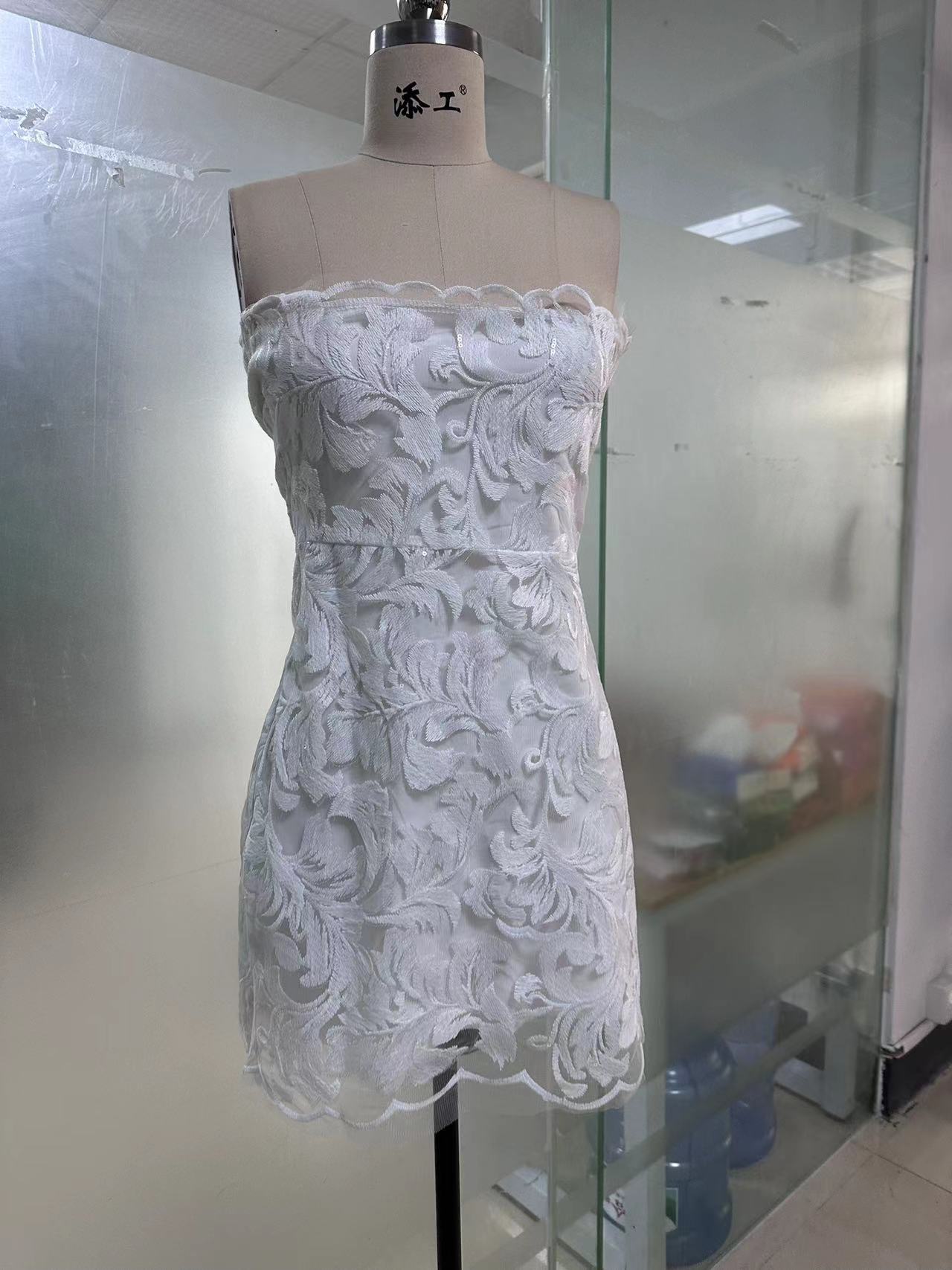 Deslumbra | Vestido palabra de honor bordado en jacquard francés