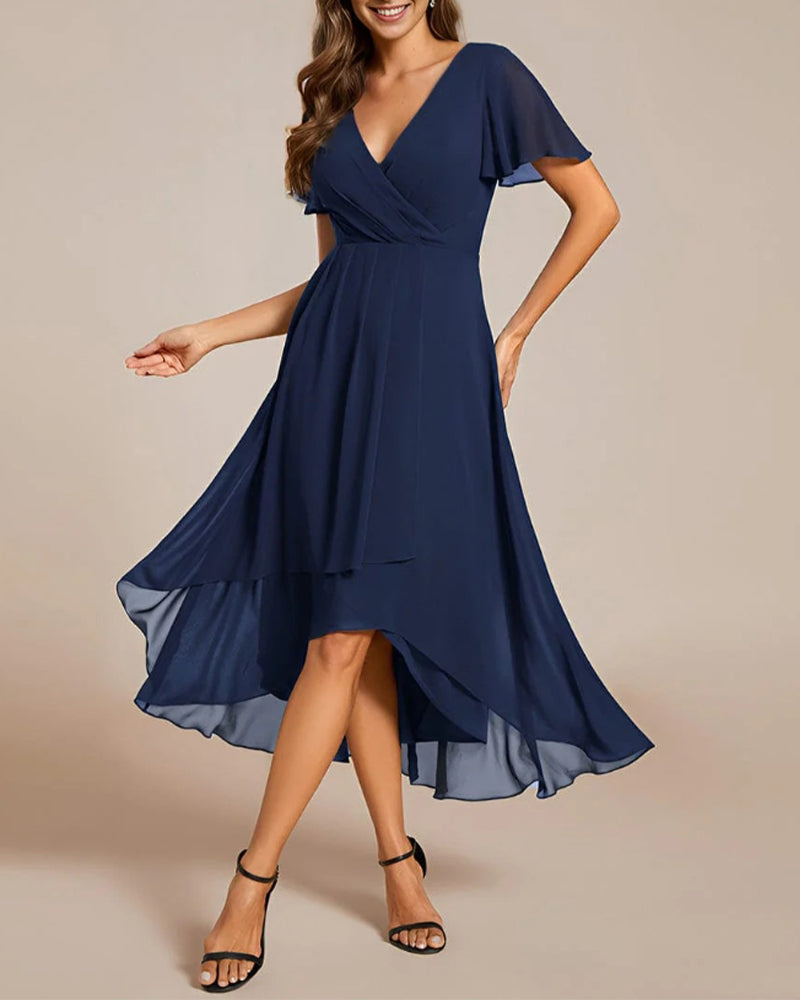 Out-Shine | Dress with V-neck and ruffle sleeves