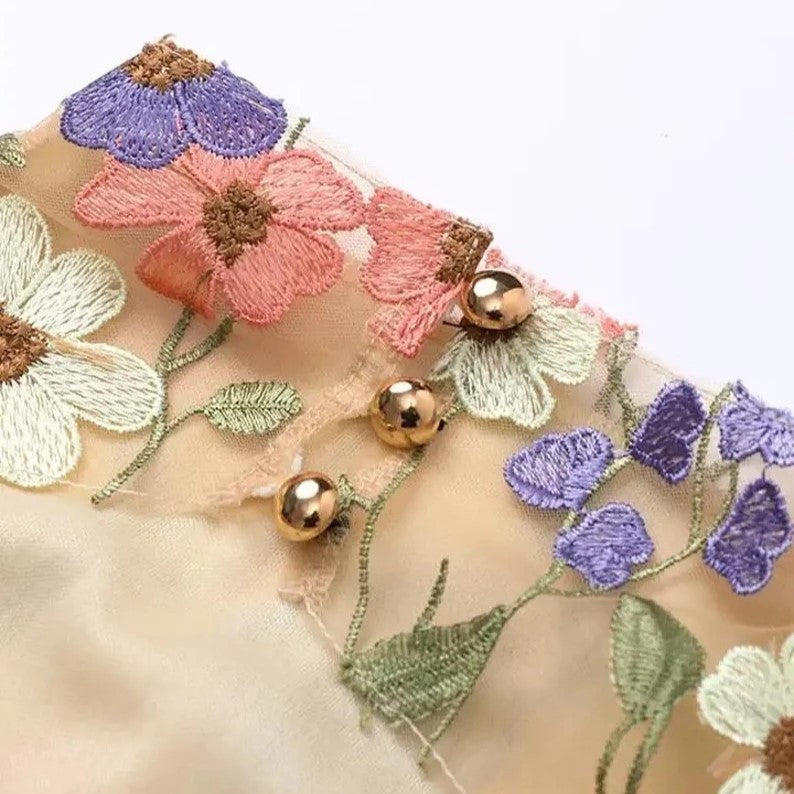 Deslumbra | Minivestido con aplicaciones florales y efecto translúcido